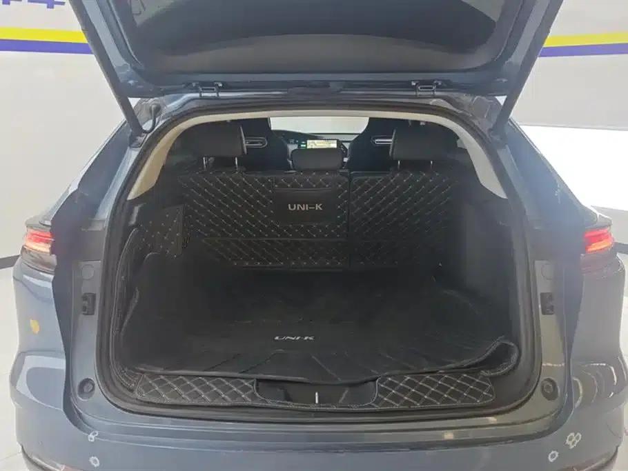 Changan UNI-K Smart Electric iDD 2022 Blue Whale iDD 130km 1.5T Premium Edition — миниатюра 4