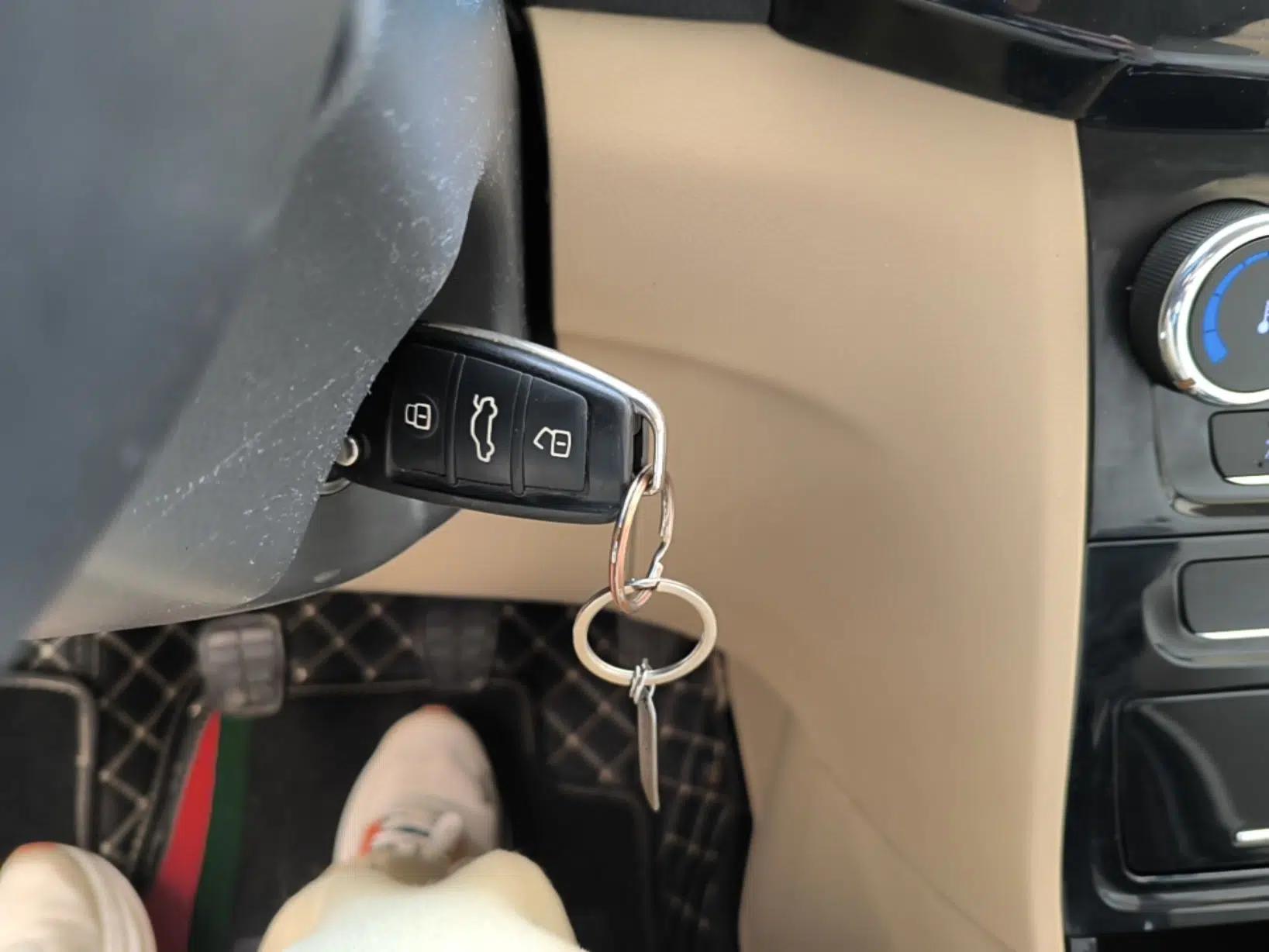 Chery E3 2015 1.5L Manual ZhiShang Model — миниатюра 12