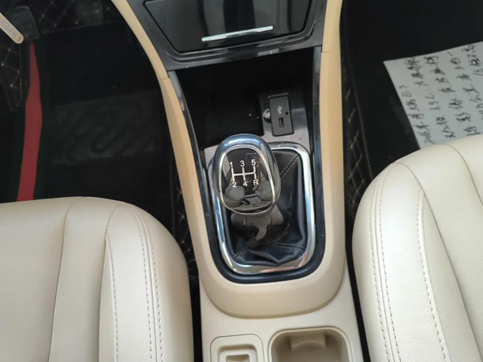 Chery E3 2015 1.5L Manual ZhiShang Model — миниатюра 17