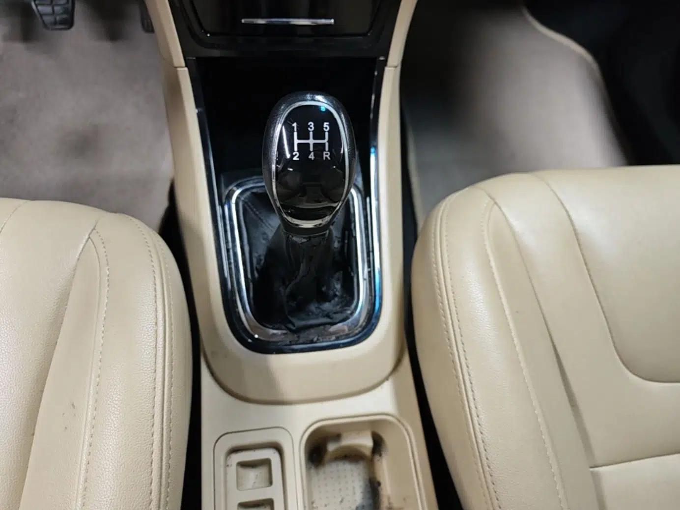 Chery E3 2015 1.5L Manual ZhiShang Model — миниатюра 17