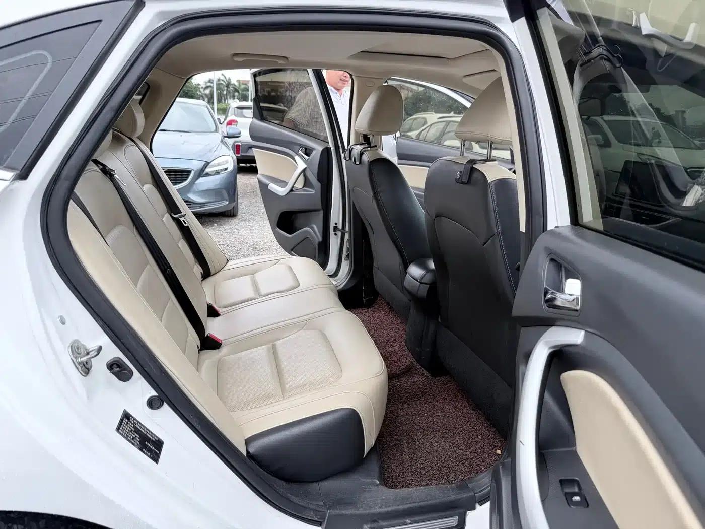 Yuexiang V7 2015 1.6L Automatic Enjoyment Edition (National IV Emission Standard) — миниатюра 12