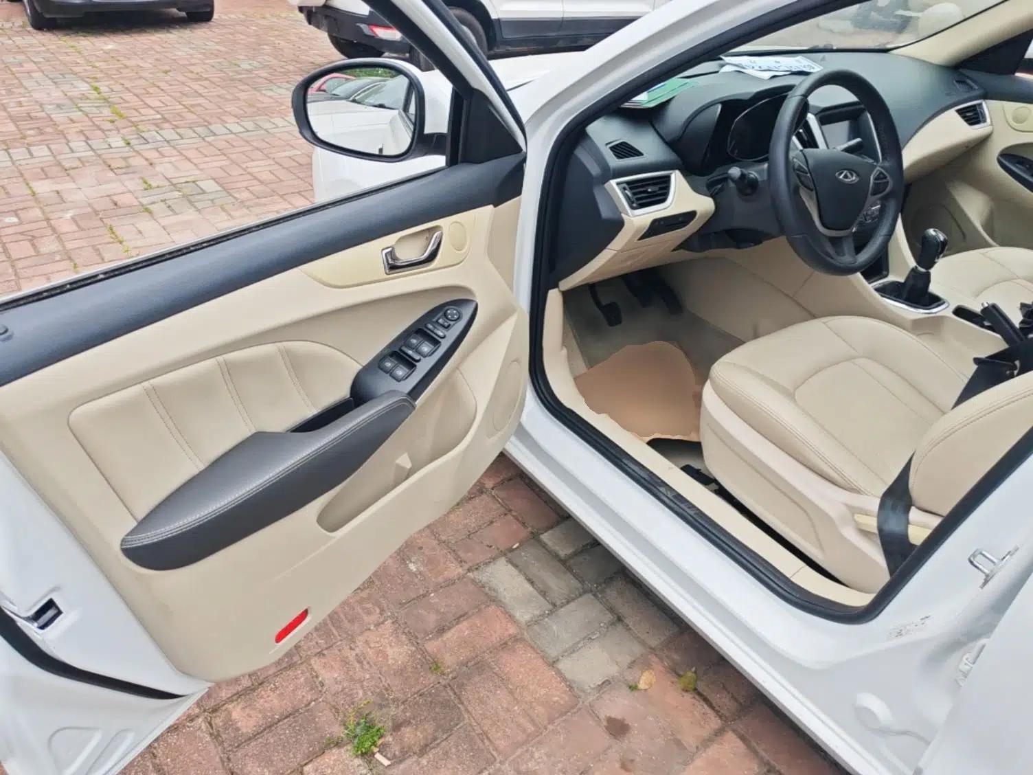 Chery Arrizo 7 2015 1.6L Manual ZhiShang Edition — миниатюра 19
