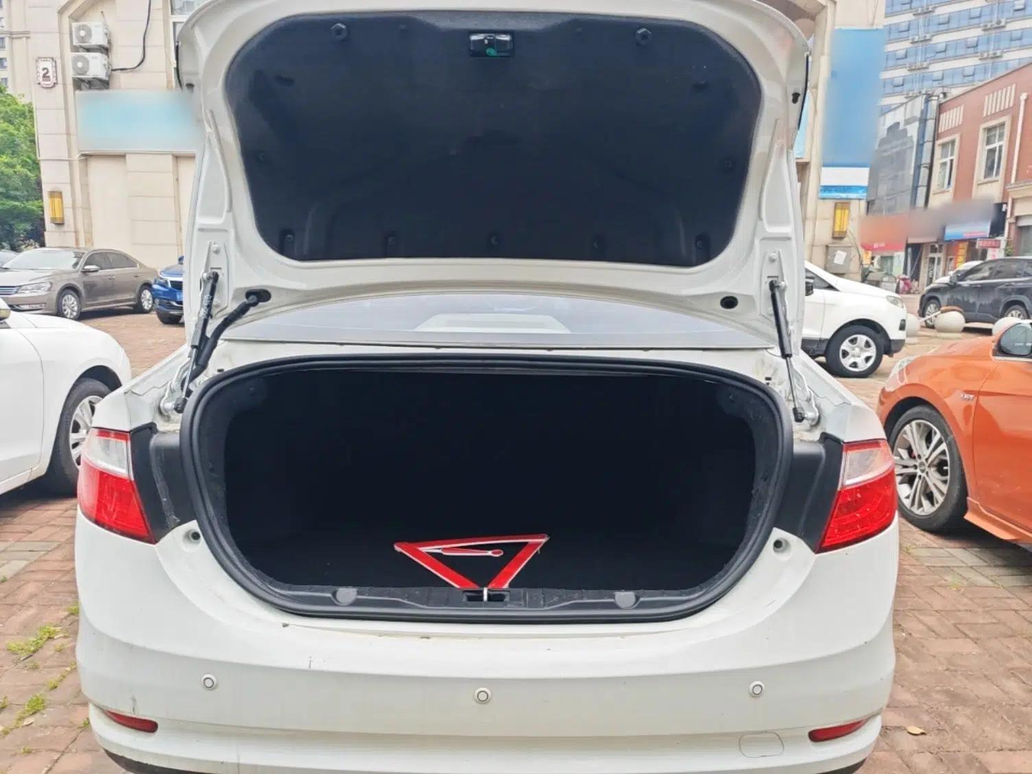 Chery Arrizo 7 2015 1.6L Manual ZhiShang Edition — миниатюра 22