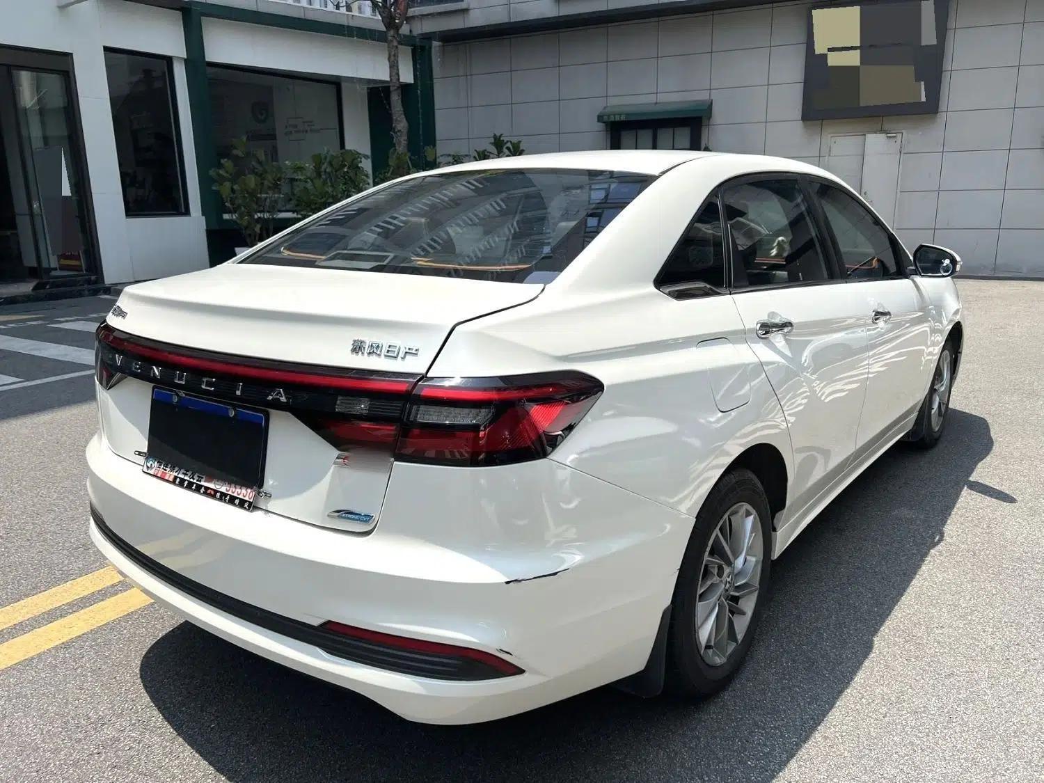 Venucia D60 2021 PLUS 1.6L XL CVT Yue Ling Edition — миниатюра 6