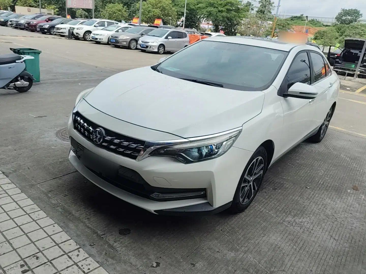 Venucia D60 2018 1.6L CVT Smart Connect Elite Edition — миниатюра 1