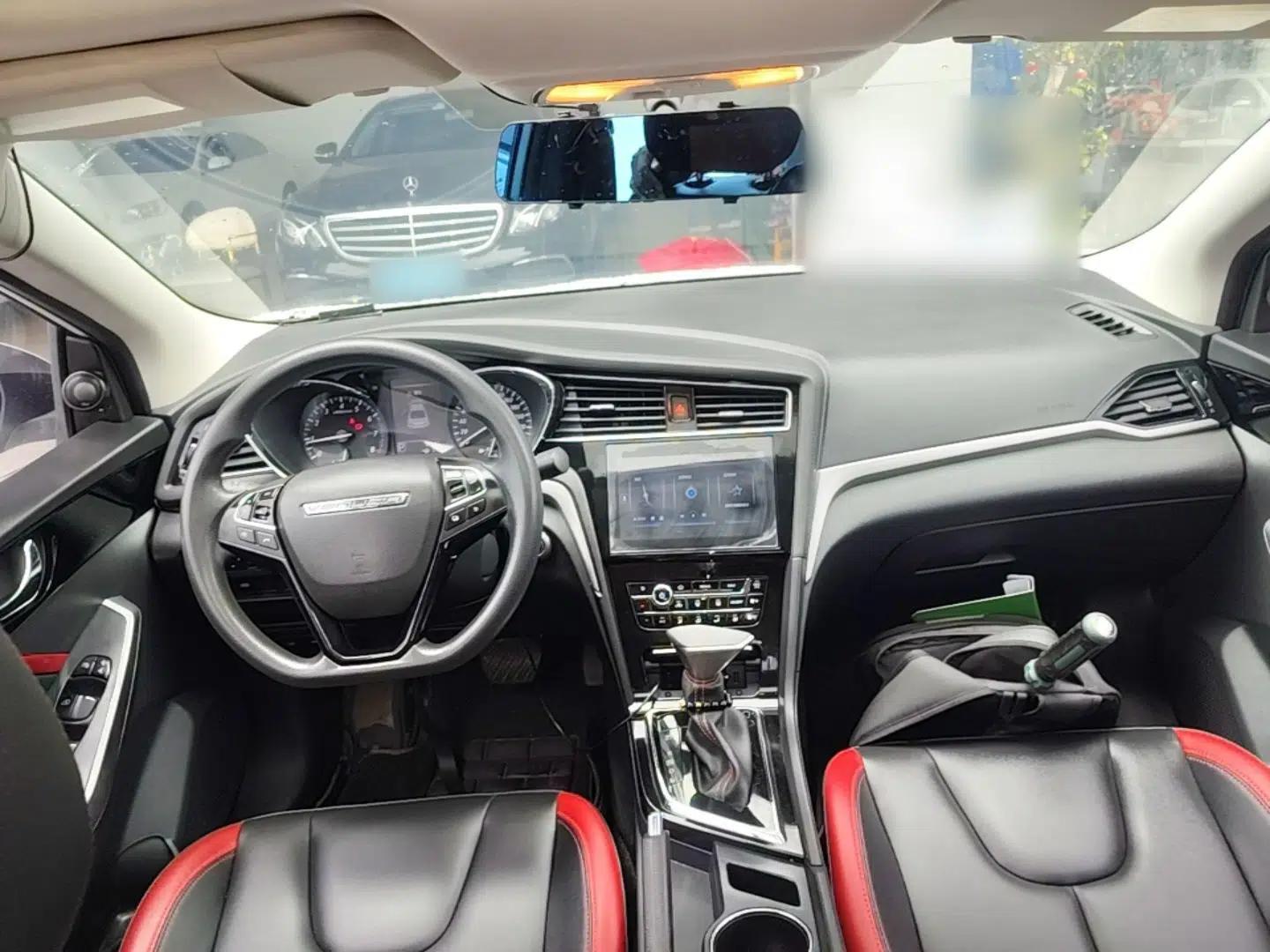Venucia D60 2018 1.6L CVT Smart Connect Elite Edition — миниатюра 13