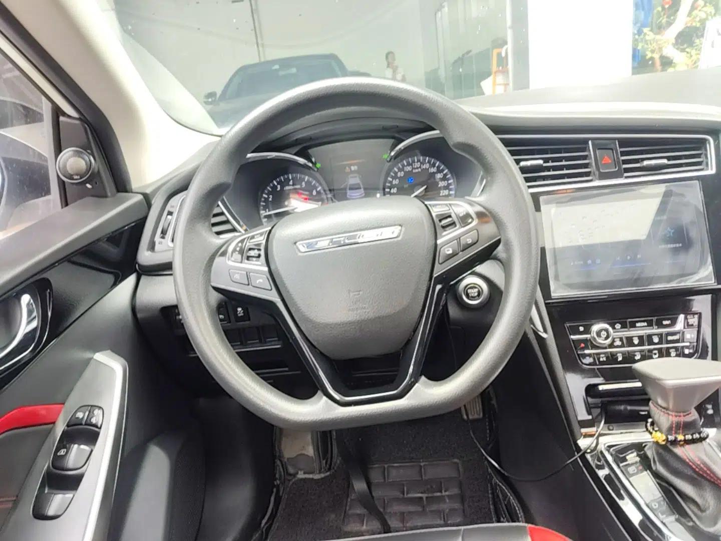 Venucia D60 2018 1.6L CVT Smart Connect Elite Edition — миниатюра 14