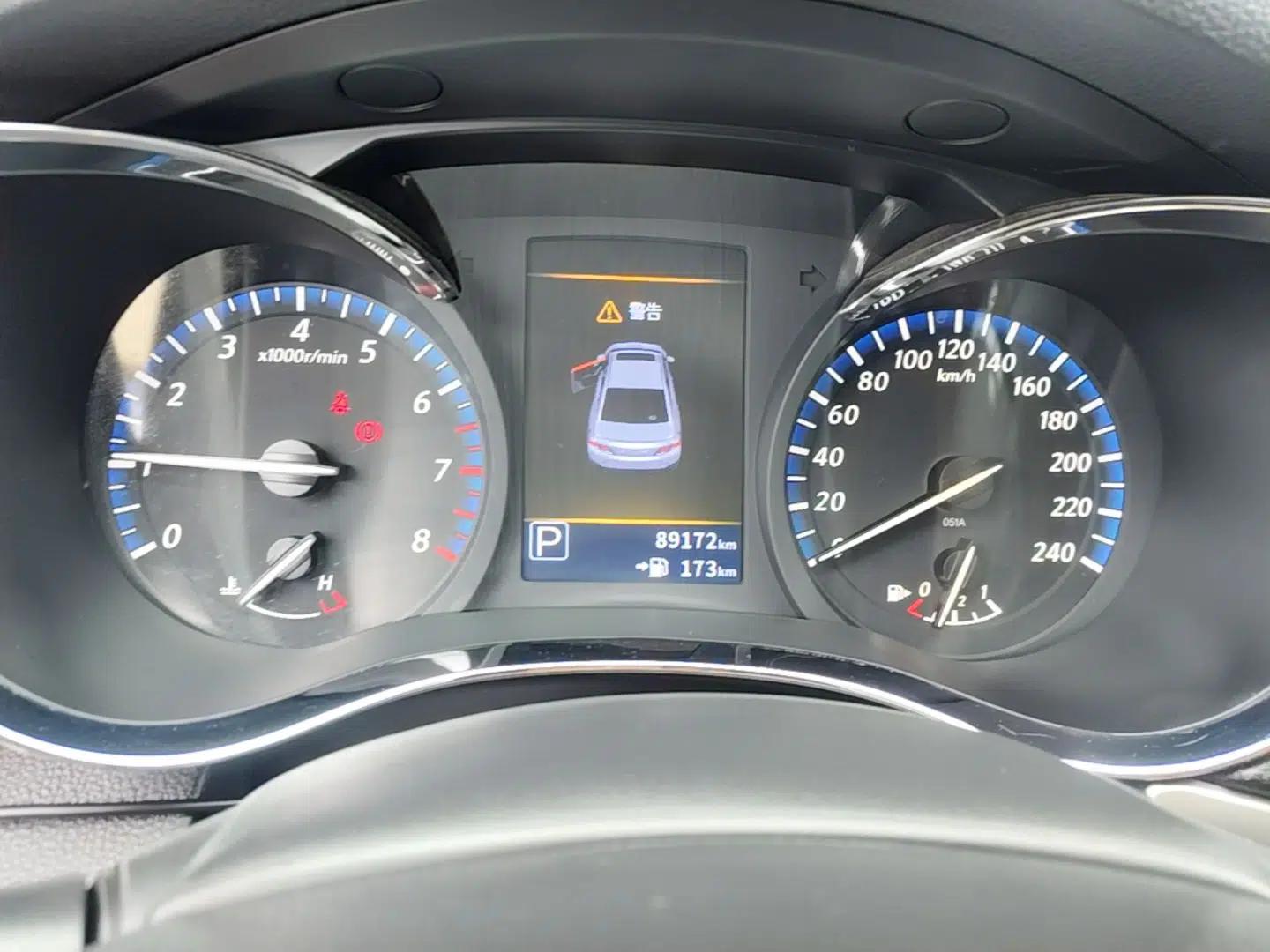 Venucia D60 2018 1.6L CVT Smart Connect Elite Edition — миниатюра 15