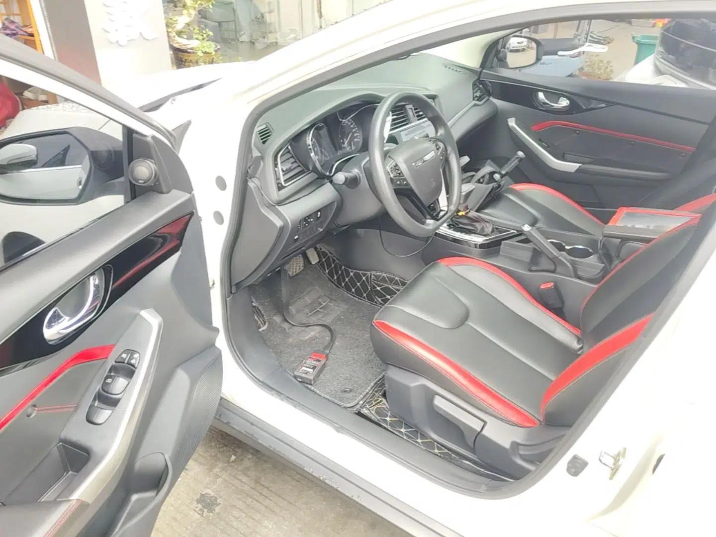 Venucia D60 2018 1.6L CVT Smart Connect Elite Edition — миниатюра 19