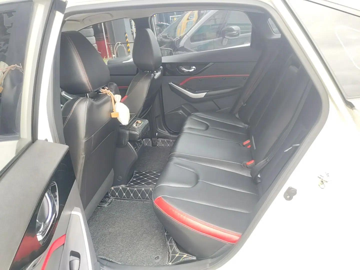 Venucia D60 2018 1.6L CVT Smart Connect Elite Edition — миниатюра 20