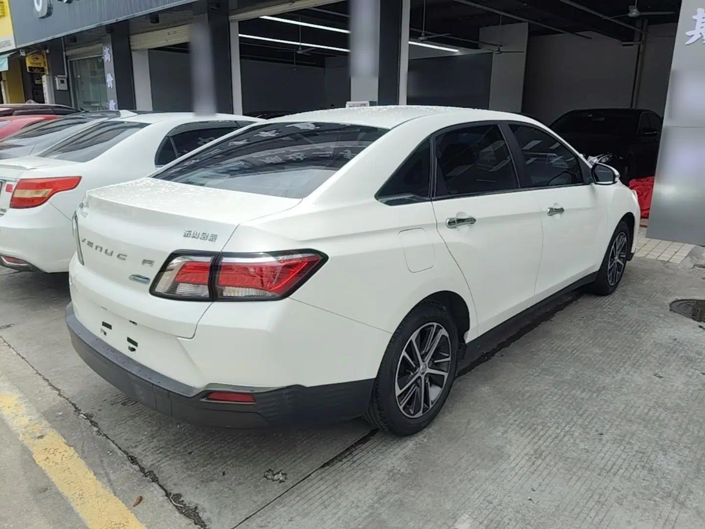 Venucia D60 2018 1.6L CVT Smart Connect Elite Edition — миниатюра 6