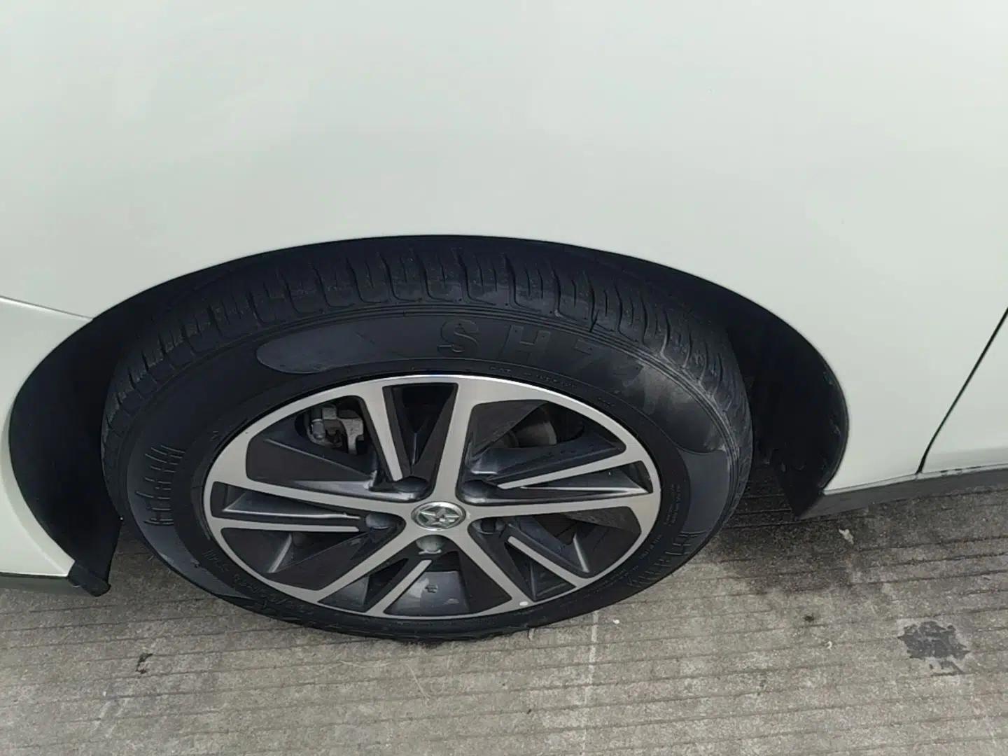 Venucia D60 2018 1.6L CVT Smart Connect Elite Edition — миниатюра 8