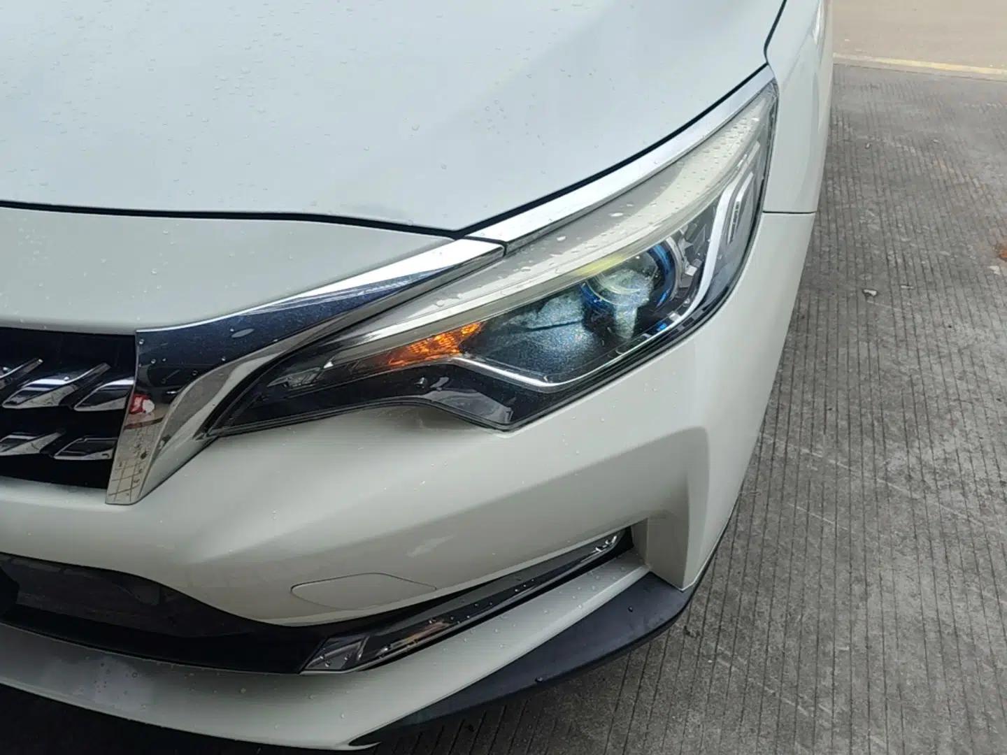 Venucia D60 2018 1.6L CVT Smart Connect Elite Edition — миниатюра 9