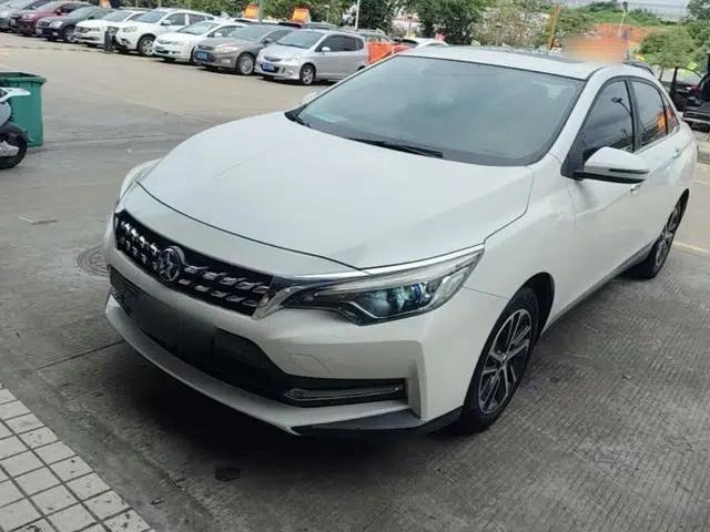 Venucia D60 2018 1.6L CVT Smart Connect Elite Edition