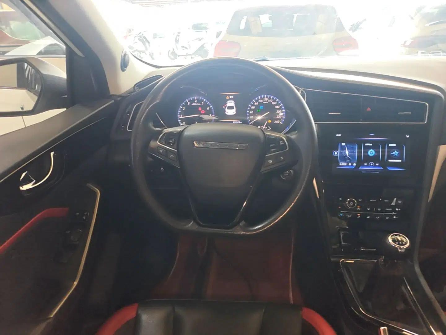 Venucia D60 2018 1.6L Manual Smart Connect Elite Edition — миниатюра 13