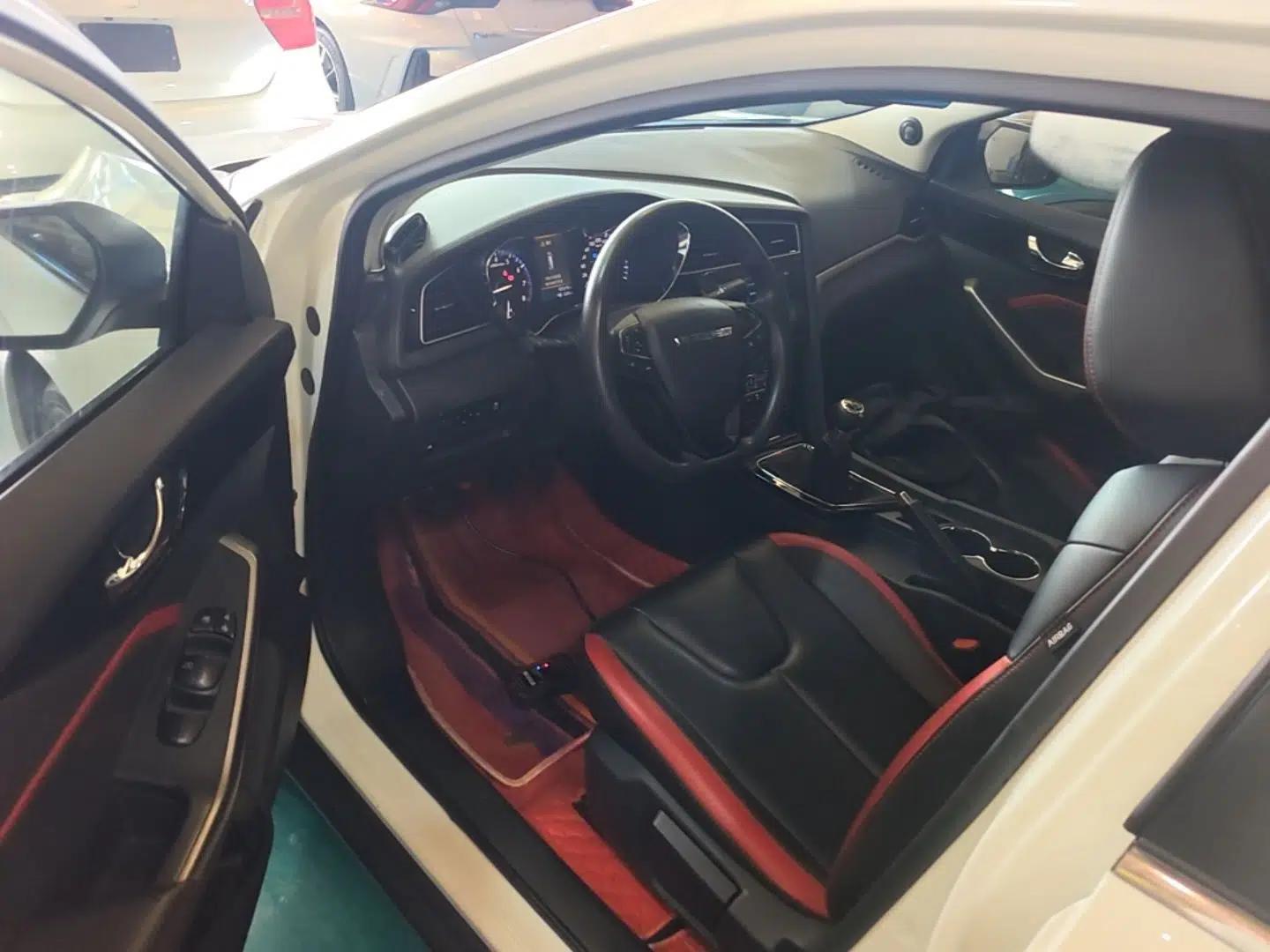 Venucia D60 2018 1.6L Manual Smart Connect Elite Edition — миниатюра 18