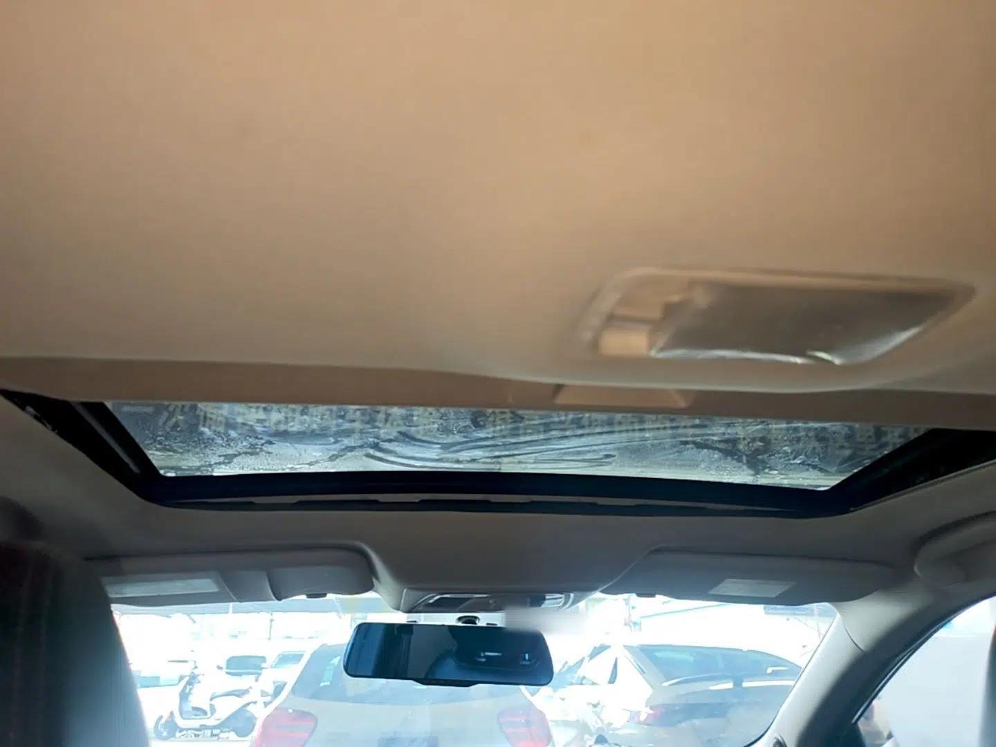 Venucia D60 2018 1.6L Manual Smart Connect Elite Edition — миниатюра 20