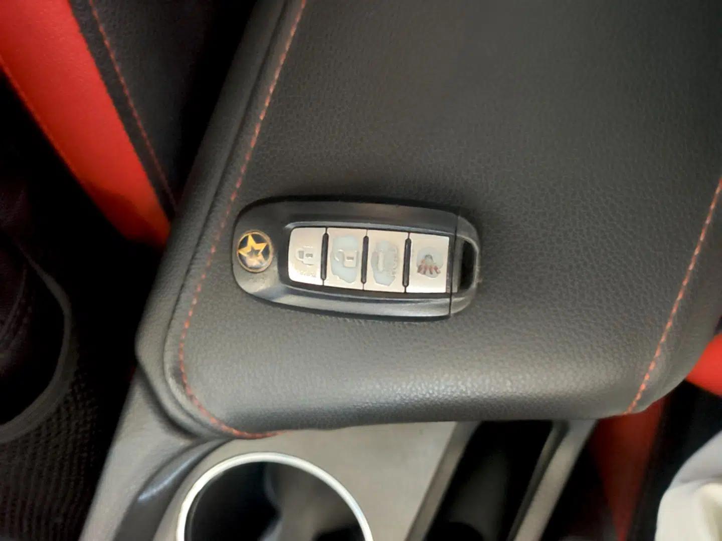 Venucia D60 2018 1.6L Manual Smart Connect Elite Edition — миниатюра 22