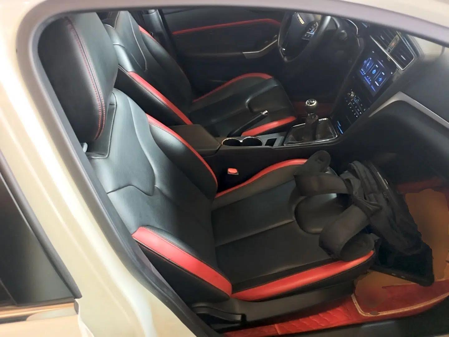 Venucia D60 2018 1.6L Manual Smart Connect Elite Edition — миниатюра 23