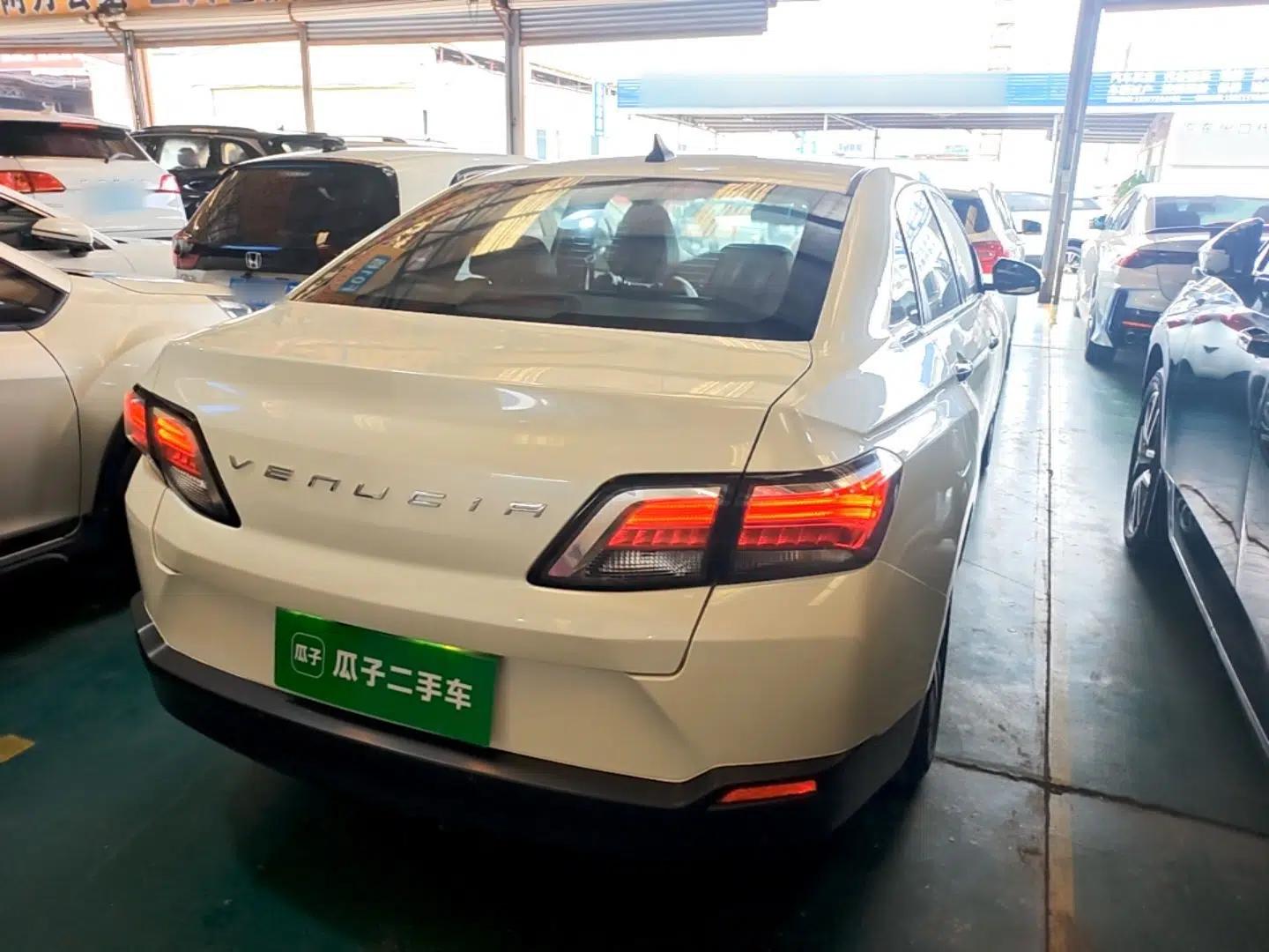 Venucia D60 2018 1.6L Manual Smart Connect Elite Edition — миниатюра 4