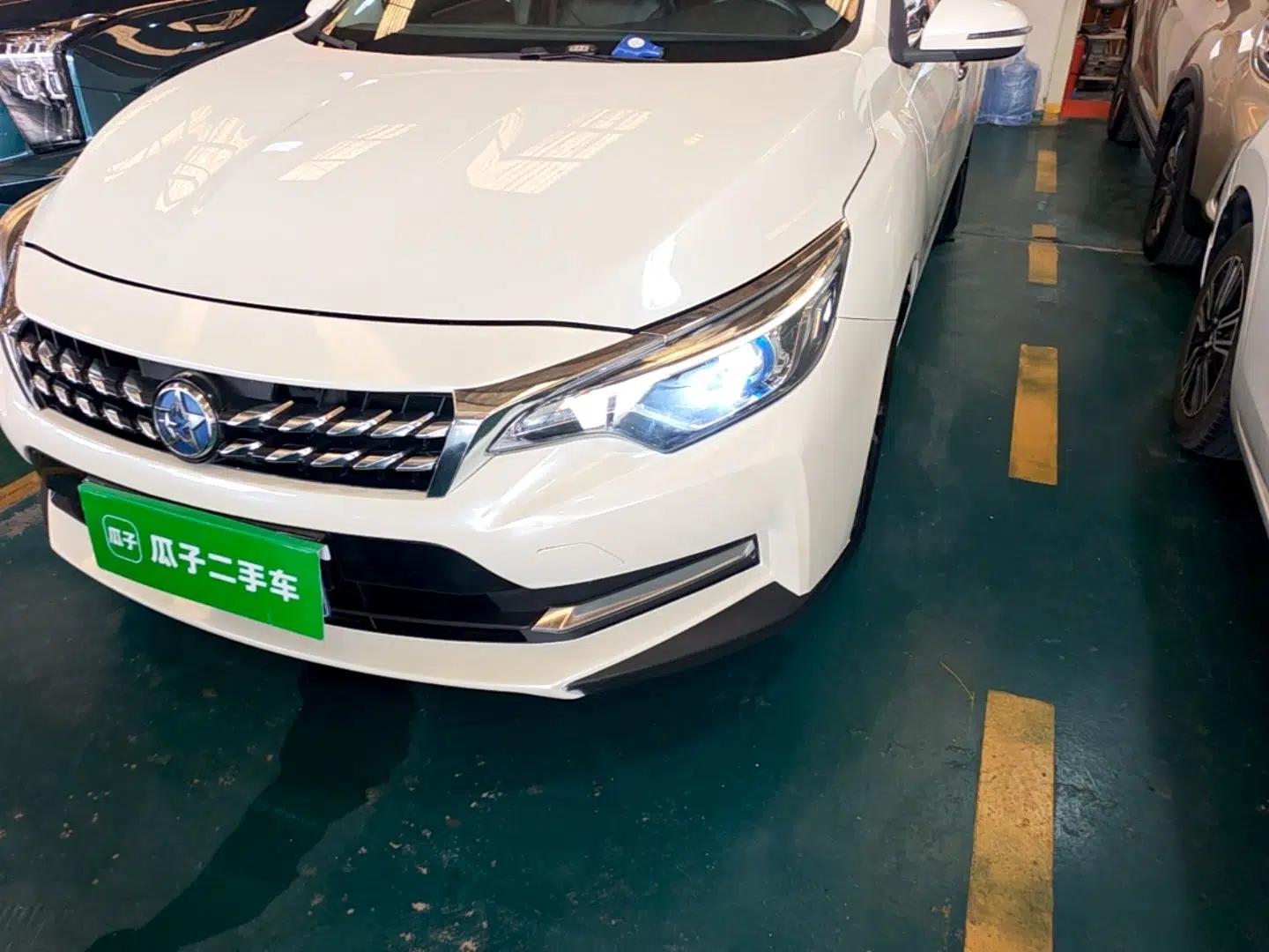 Venucia D60 2018 1.6L Manual Smart Connect Elite Edition — миниатюра 5