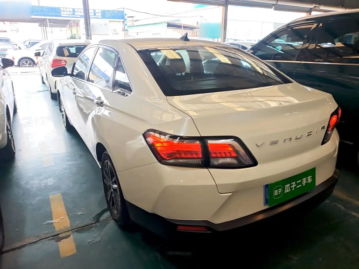 Venucia D60 2018 1.6L Manual Smart Connect Elite Edition — миниатюра 7