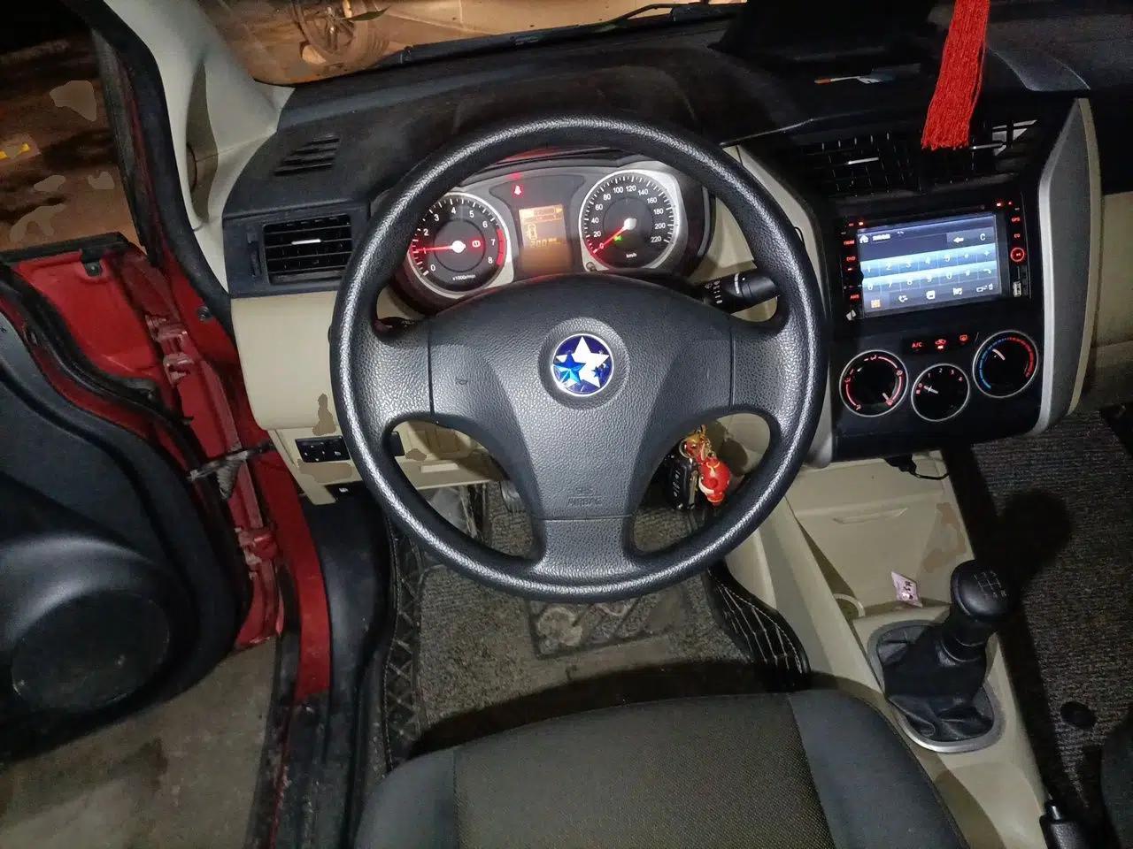 Venucia R50 2013 1.6L Manual Fashion Edition — миниатюра 11