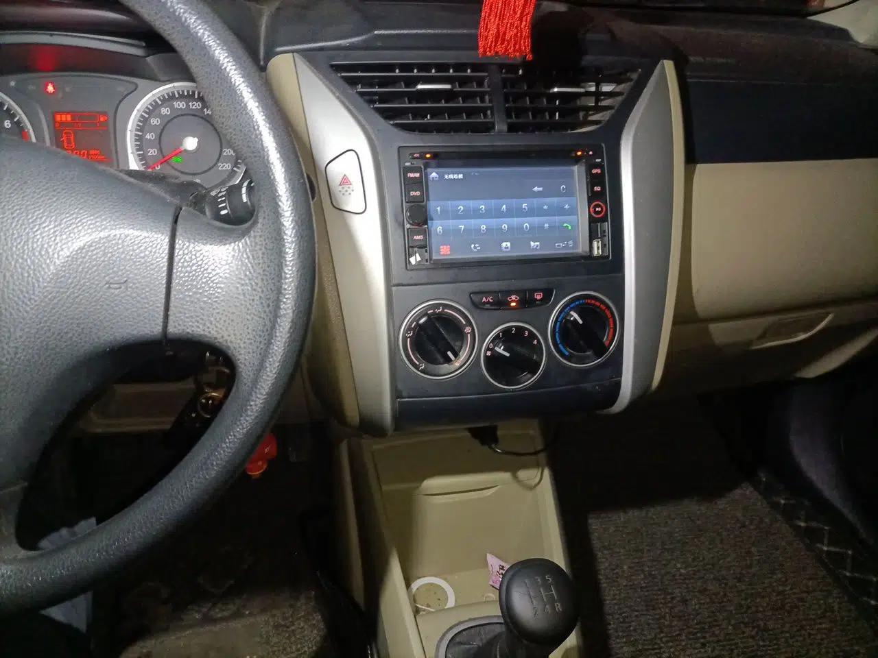 Venucia R50 2013 1.6L Manual Fashion Edition — миниатюра 14