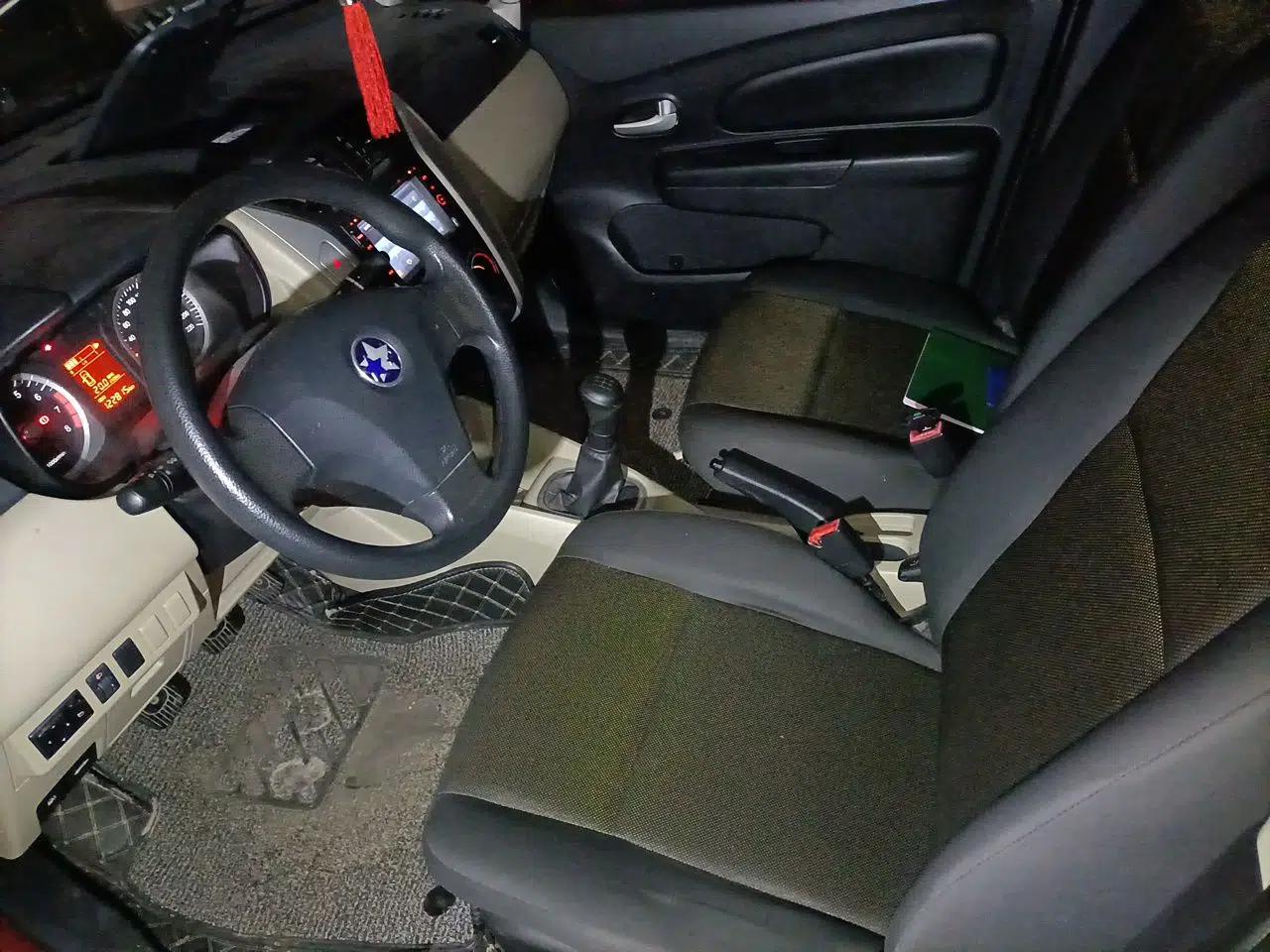 Venucia R50 2013 1.6L Manual Fashion Edition — миниатюра 16