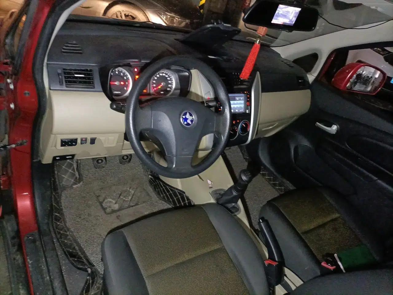 Venucia R50 2013 1.6L Manual Fashion Edition — миниатюра 10