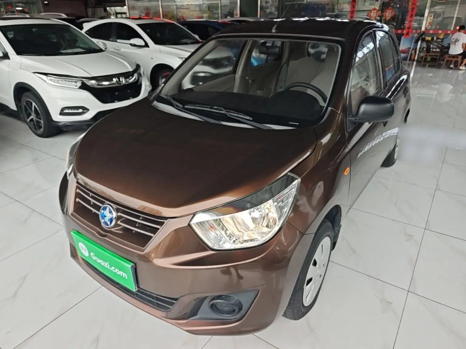 Venucia R30 2014 1.2L Manual Enjoyment Edition — миниатюра 1