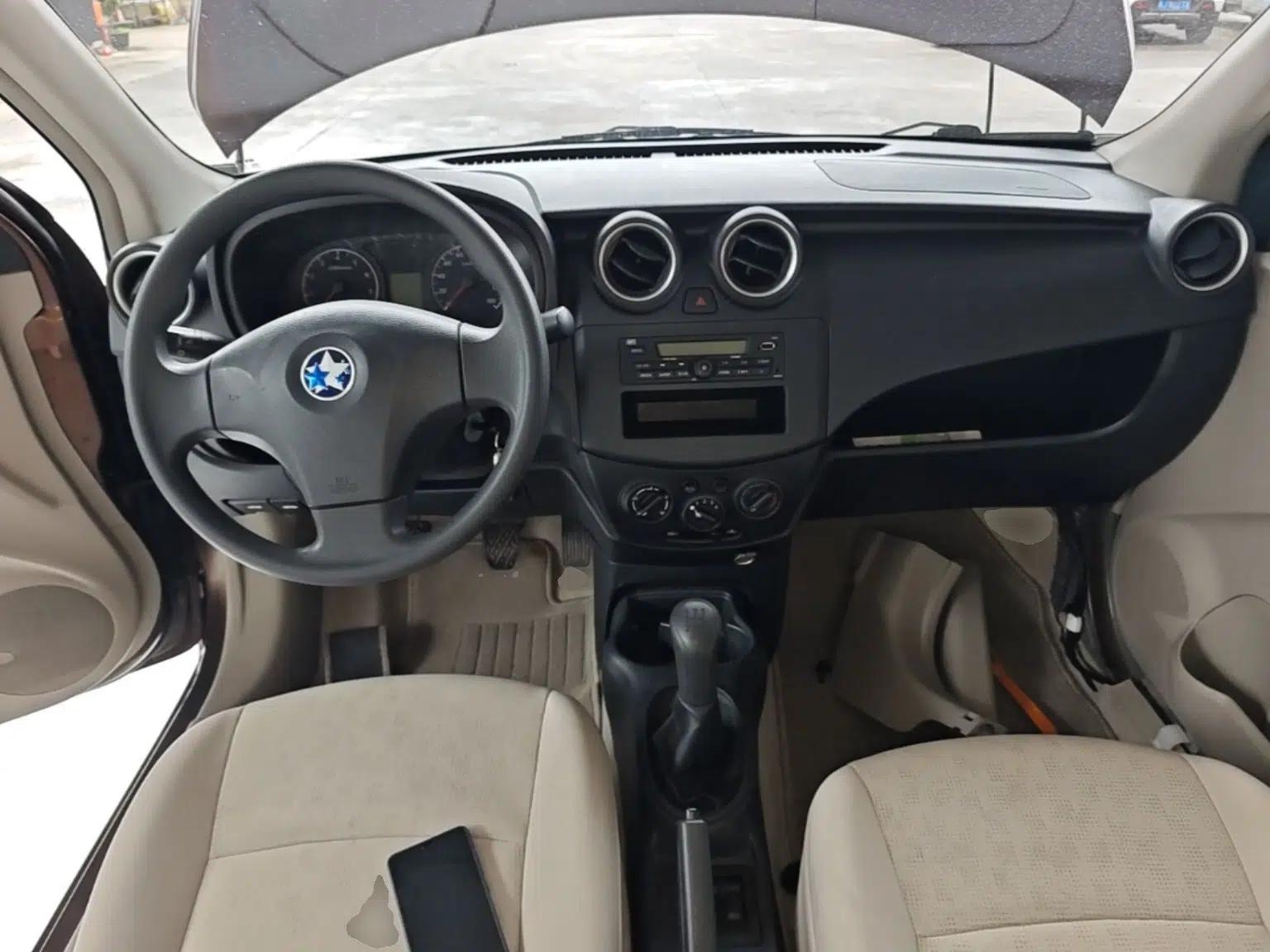 Venucia R30 2014 1.2L Manual Enjoyment Edition — миниатюра 13
