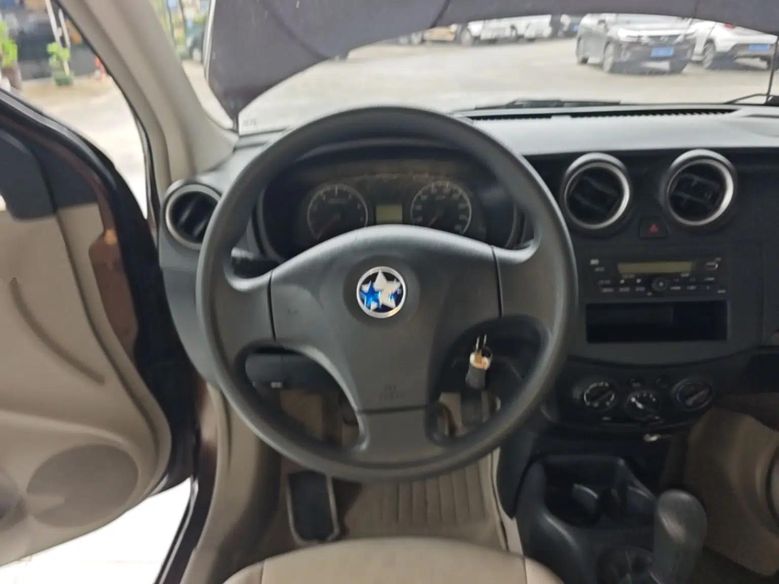 Venucia R30 2014 1.2L Manual Enjoyment Edition — миниатюра 14