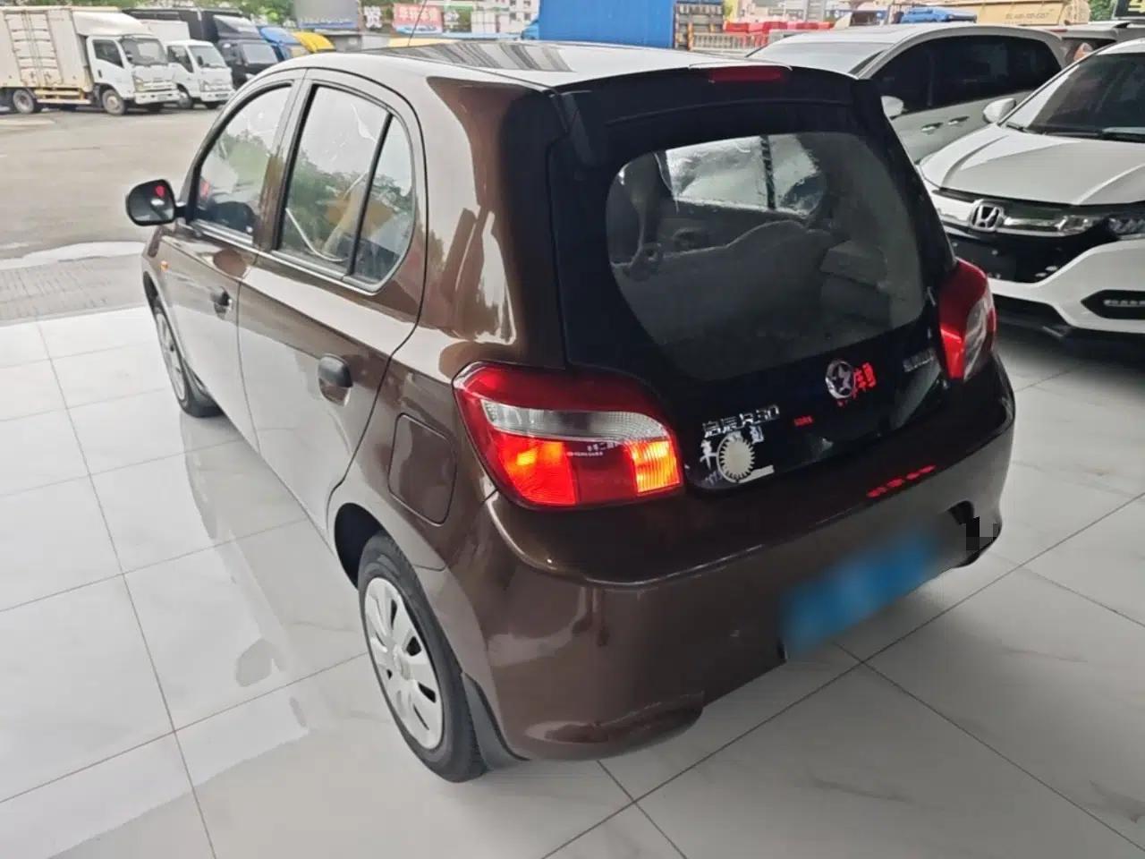Venucia R30 2014 1.2L Manual Enjoyment Edition — миниатюра 4