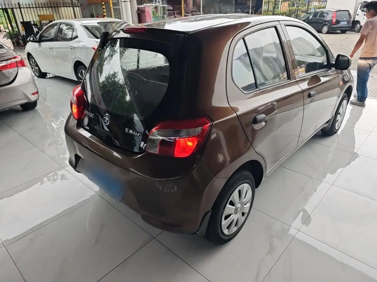 Venucia R30 2014 1.2L Manual Enjoyment Edition — миниатюра 6