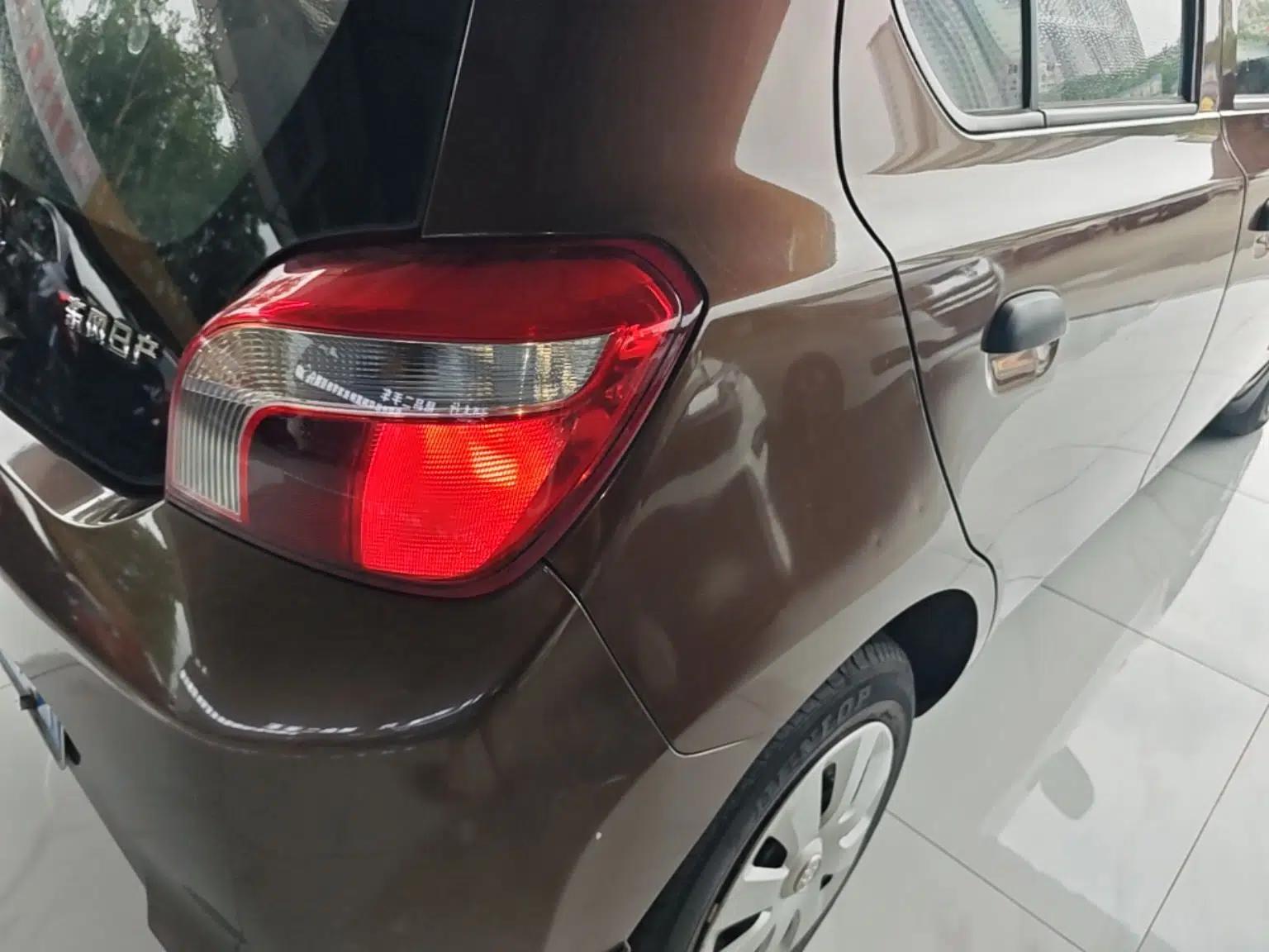 Venucia R30 2014 1.2L Manual Enjoyment Edition — миниатюра 7