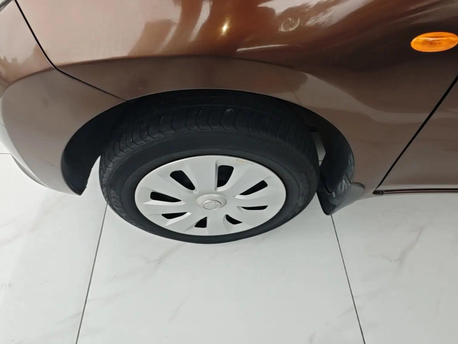 Venucia R30 2014 1.2L Manual Enjoyment Edition — миниатюра 8