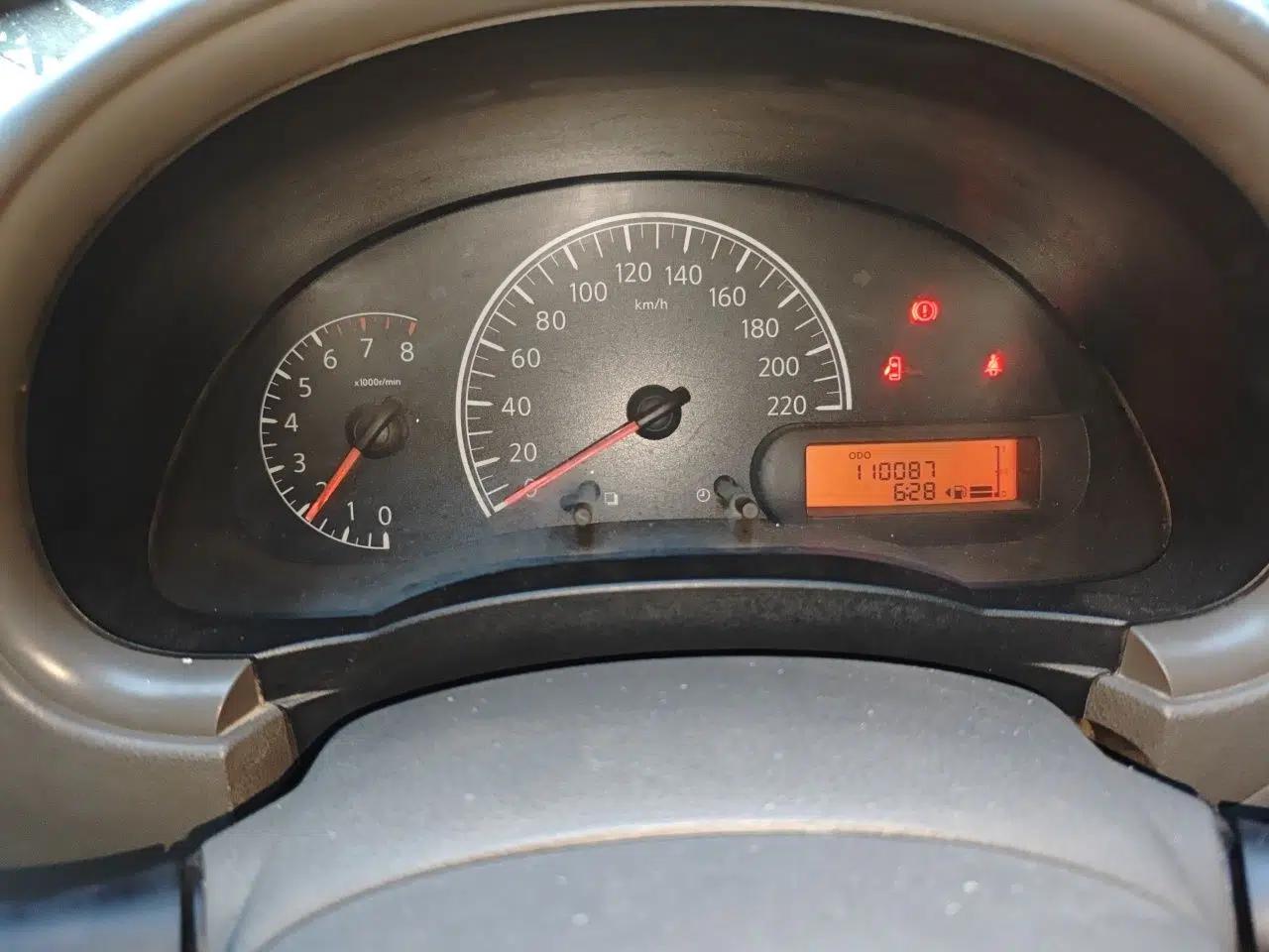 Nissan Sunny 2011 1.5XE Manual Comfort Edition — миниатюра 13