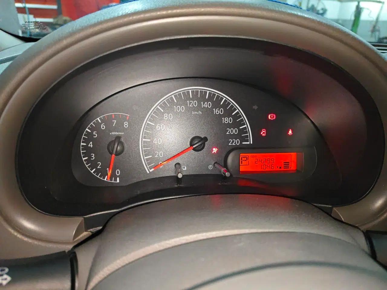 Nissan Sunny 2011 1.5XE CVT Comfort Edition — миниатюра 12