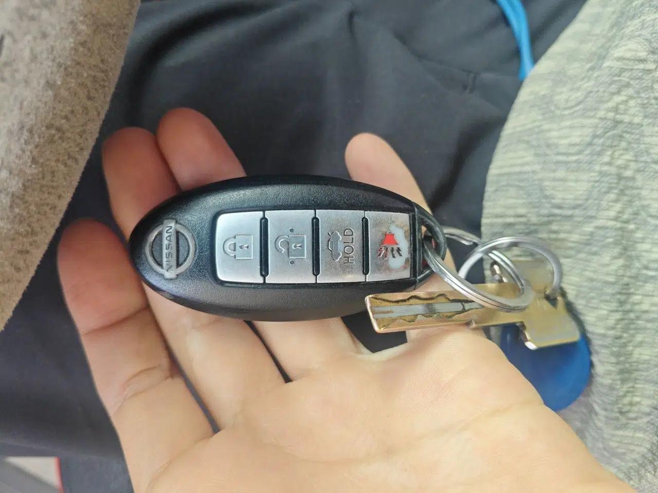 Nissan Sunny 2011 1.5XL CVT Luxury Edition — миниатюра 9