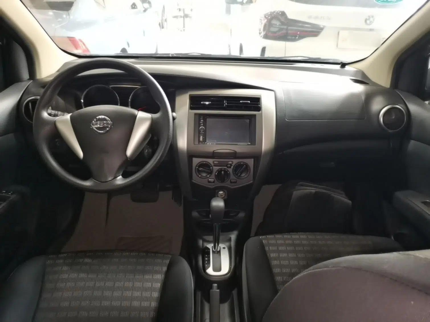 Nissan Livina 2013 Jinrui 1.6XL CVT Comfort Edition — миниатюра 13