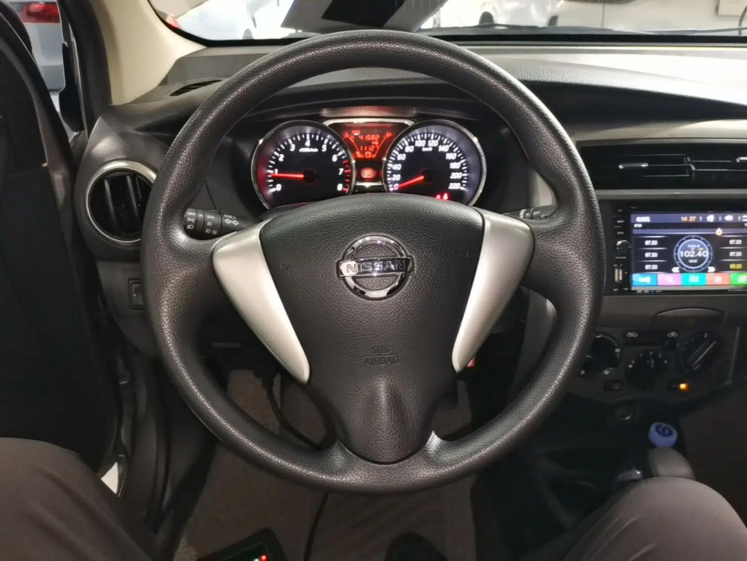 Nissan Livina 2013 Jinrui 1.6XL CVT Comfort Edition — миниатюра 14