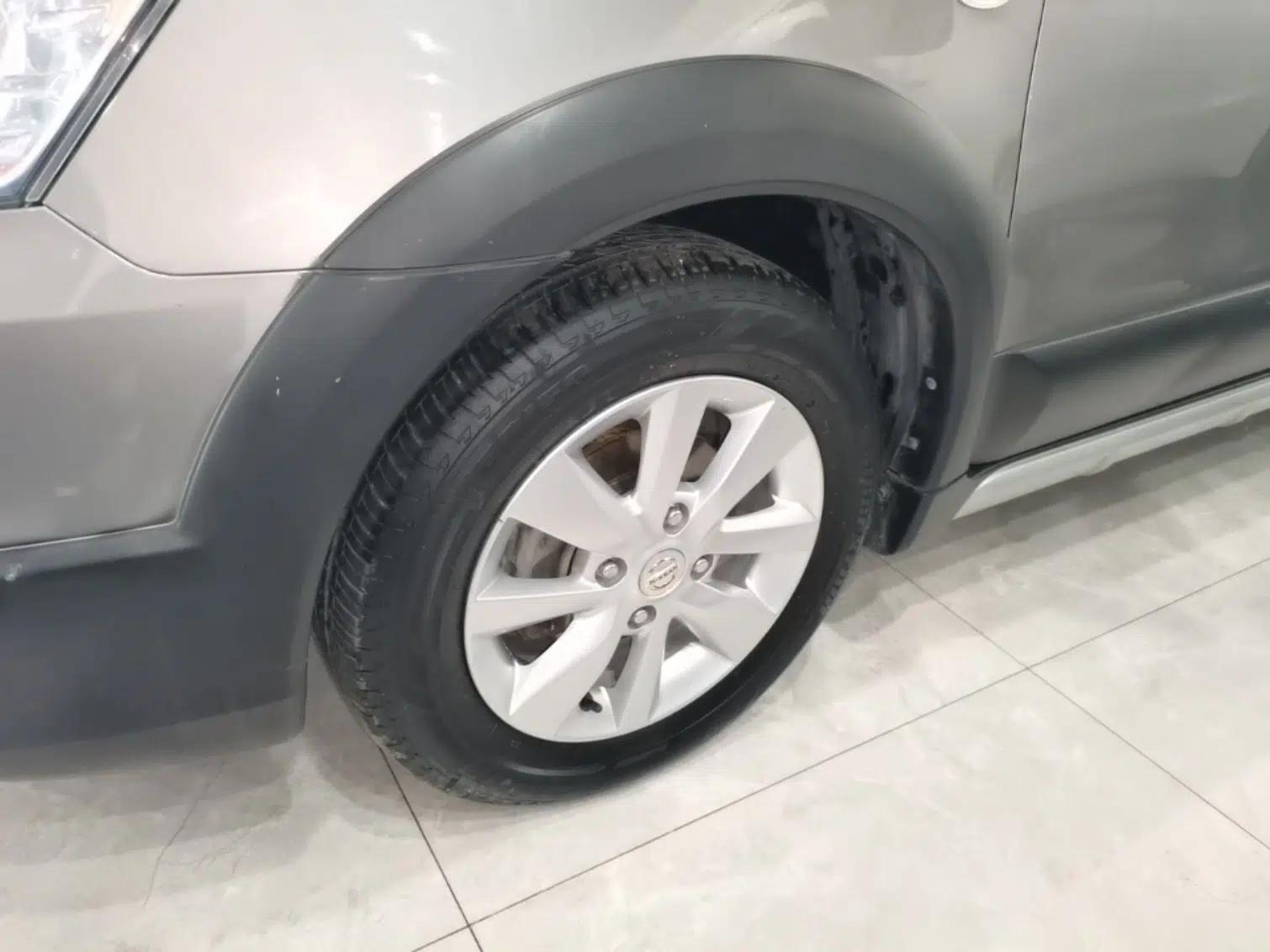 Nissan Livina 2013 Jinrui 1.6XL CVT Comfort Edition — миниатюра 8