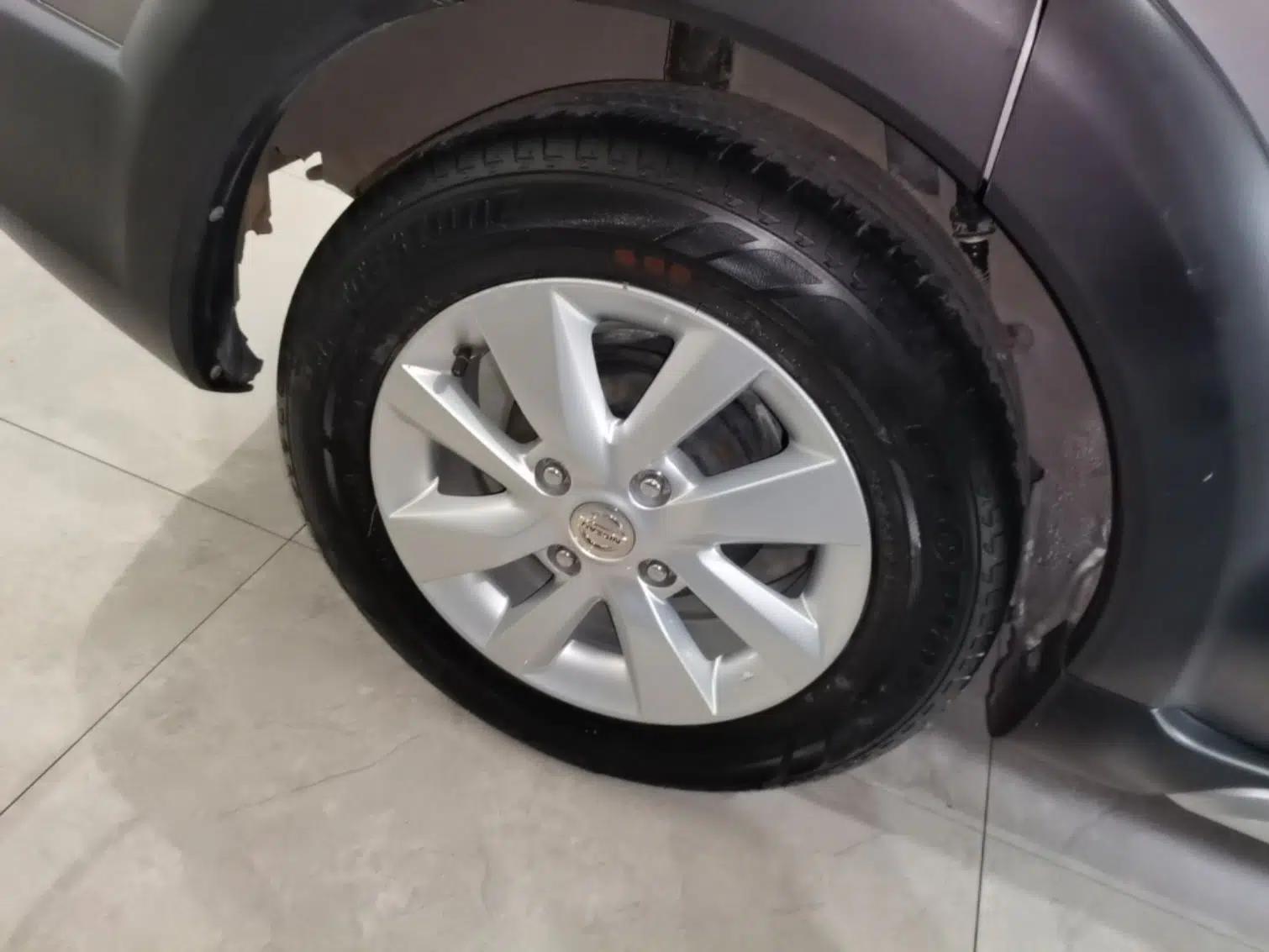 Nissan Livina 2013 Jinrui 1.6XL CVT Comfort Edition — миниатюра 10