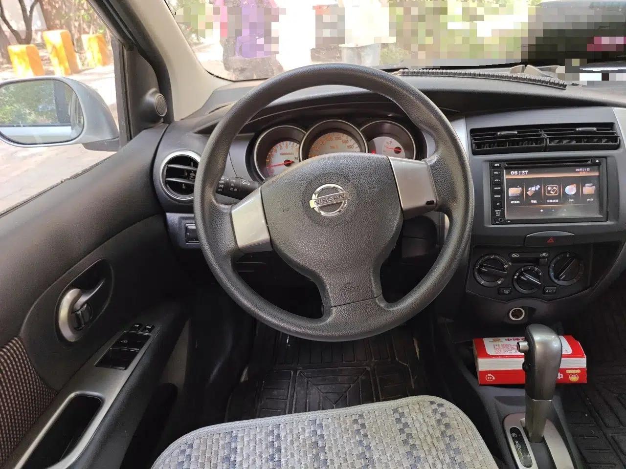 Nissan Livina 2010 JINRUI Edition 1.6L Automatic Standard Model — миниатюра 11
