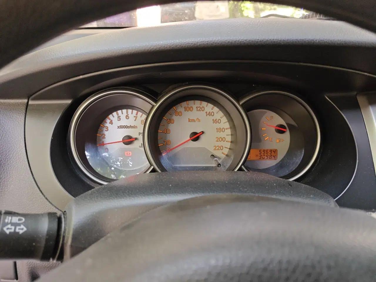 Nissan Livina 2010 JINRUI Edition 1.6L Automatic Standard Model — миниатюра 12