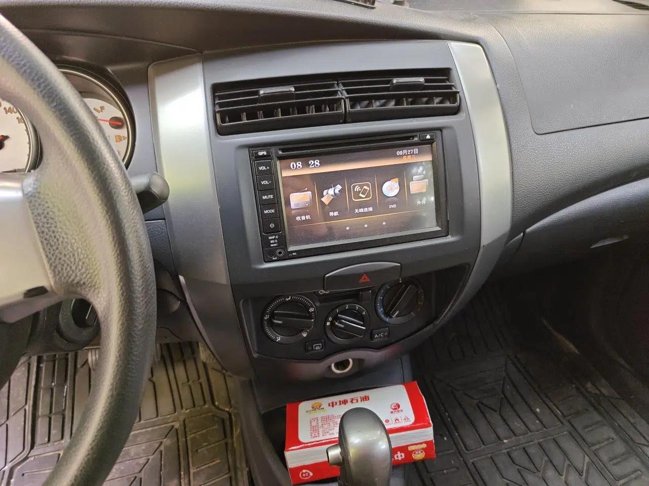 Nissan Livina 2010 JINRUI Edition 1.6L Automatic Standard Model — миниатюра 14