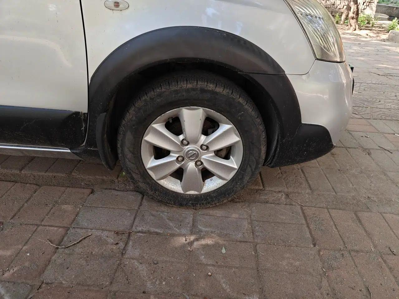 Nissan Livina 2010 JINRUI Edition 1.6L Automatic Standard Model — миниатюра 8