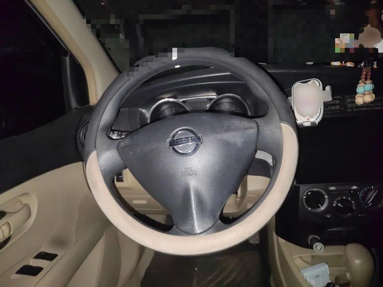 Nissan Livina 2013 1.6XE CVT Comfort Edition — миниатюра 11