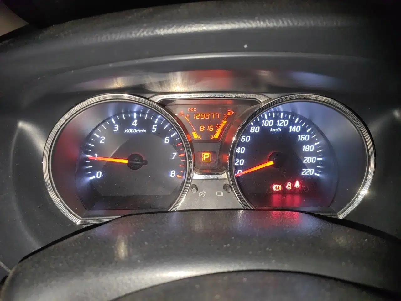 Nissan Livina 2013 1.6XE CVT Comfort Edition — миниатюра 12